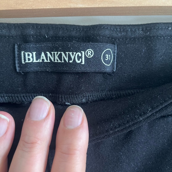 BLANKNYC Jeggings. Black. Size 31. - Picture 2 of 4